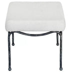 Pouf rembourré en bouclette avec pieds en métal